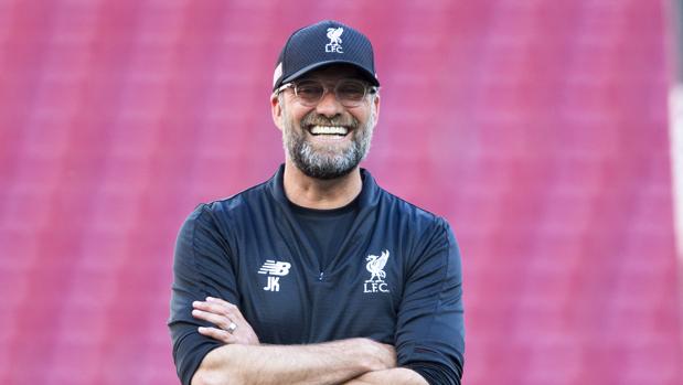 Klopp frente a la vitrina vacía