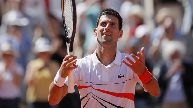 Djokovic aplasta al italiano Caruso en su ruta a octavos