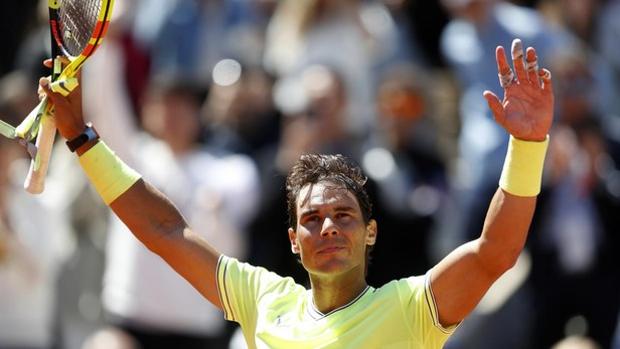 Nadal tortura a Federer para llegar a la final