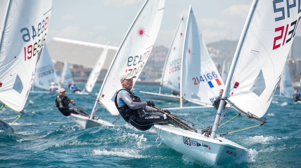 El viento castiga a la flota en la primera jornada del BDO Barcelona Laser Máster Championship 2019