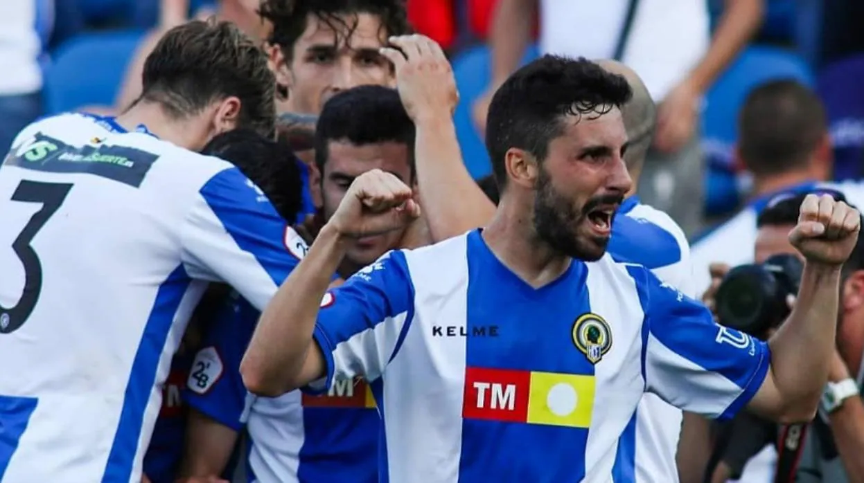 Los jugadores del Hércules celebran un gol en el partido de ida ante el Logroñés