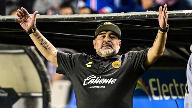 El representante de Maradona desmiente que tenga alzheimer