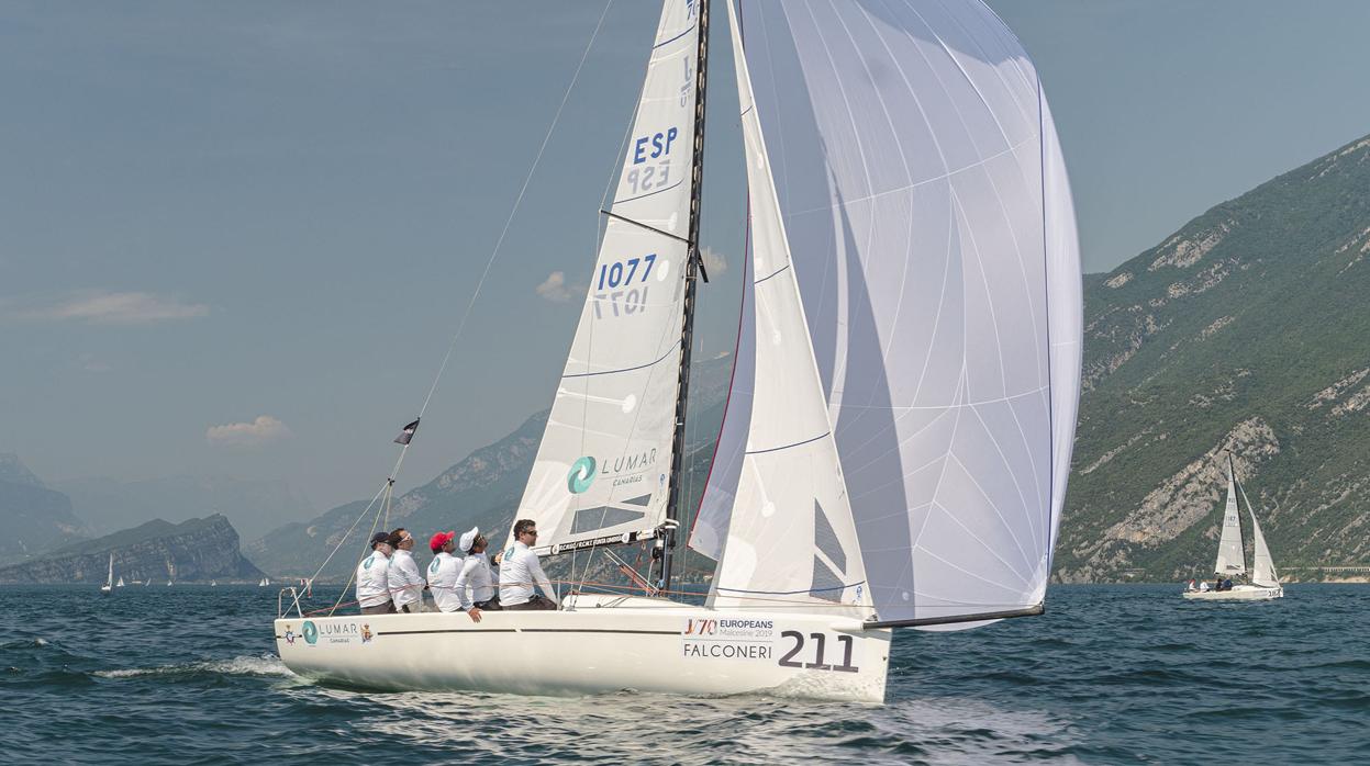 Cinco barcos españoles pasan al grupo de oro en el Europeo de J70 en el Lago di Garda