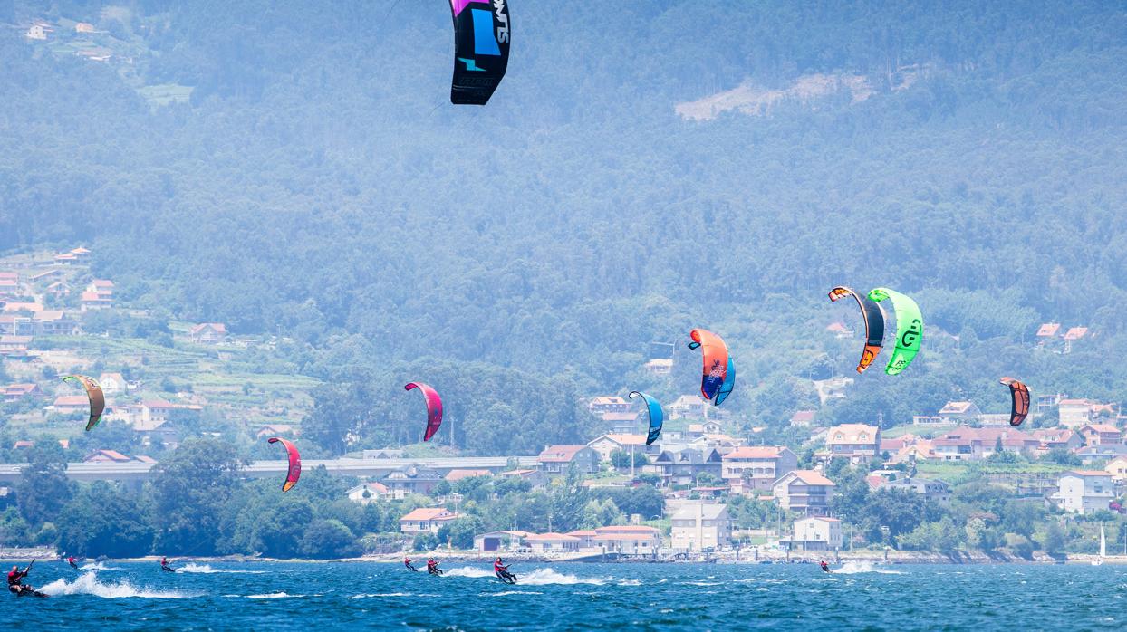 II KiteFest Cesantes con 60 participantes en San Simón