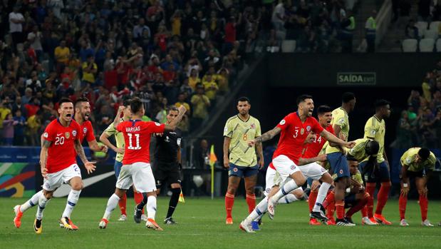 Chile resuelve en los penaltis lo que el VAR le negó en 90 minutos