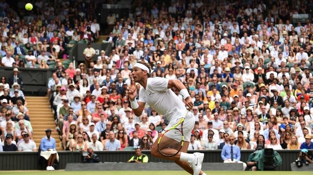 Nadal apabulla a Tsonga en su camino a octavos