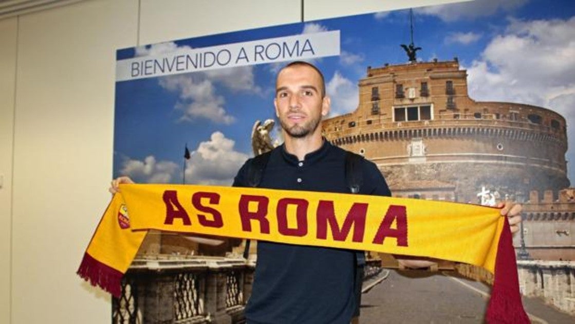 Pau López en el aeropuerto Leonardo Da Vinci