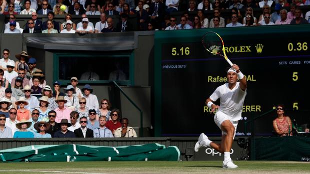 El tremendo punto de Nadal ante Federer que puso en pie al público de Wimbledon