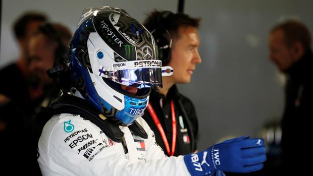 Bottas le quita la pole a Hamilton en su circuito talismán