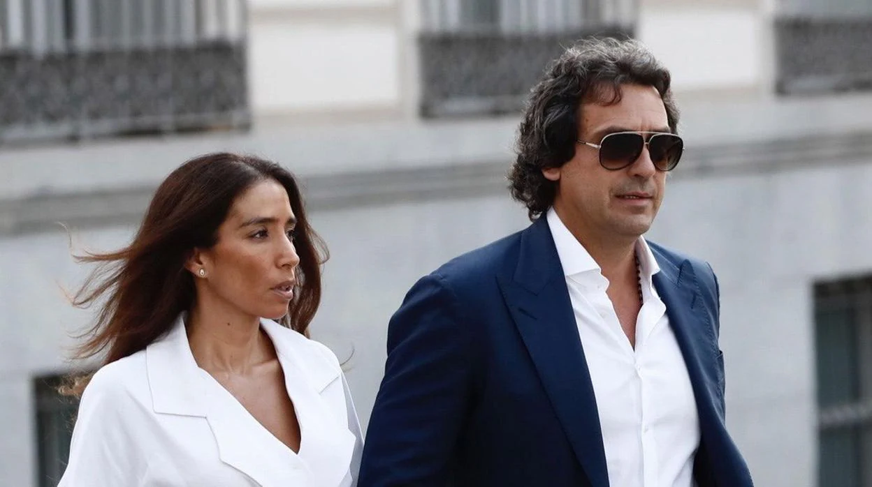 Juanma López y su pareja, Rocío del Carmen Sánchez, a su llegada a la Audiencia Nacional