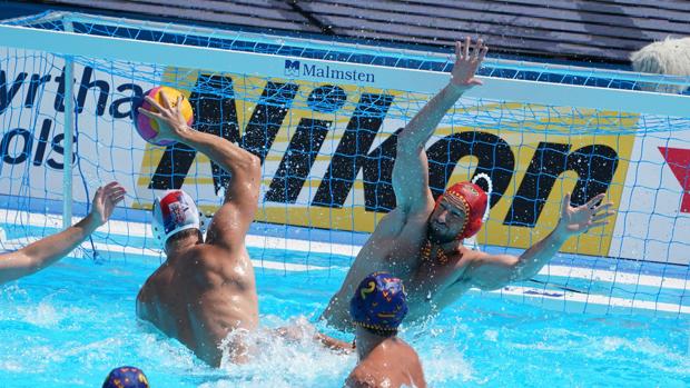 El waterpolo español dobla sus opciones