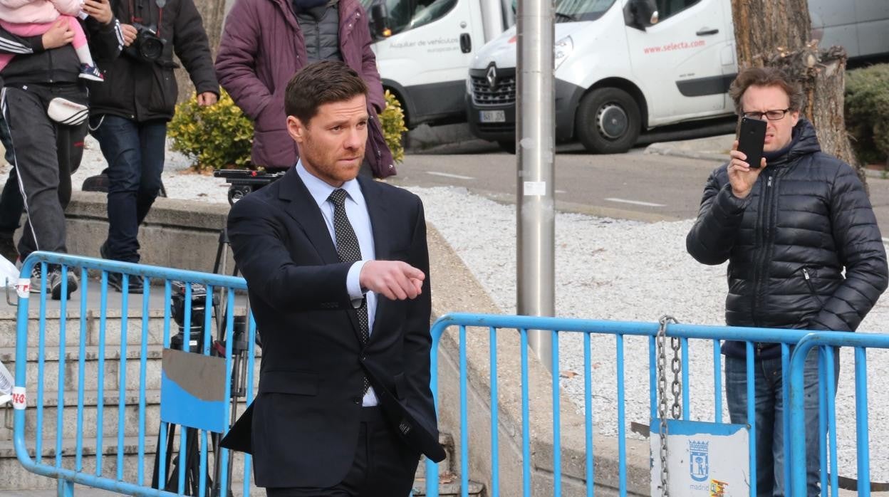 Xabi Alonso, a su llegada a la Audiencia Provincial de Madrid en enero