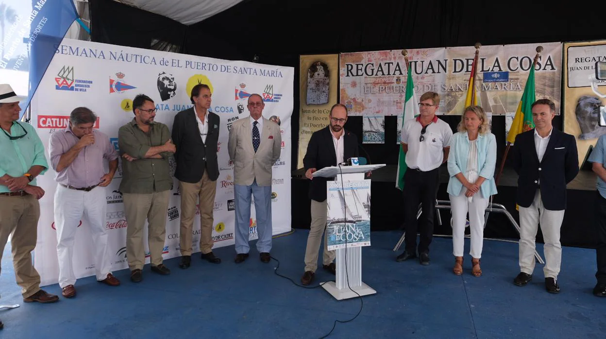 El alcalde portuense Germán Beardo acudió al acto de presentación.