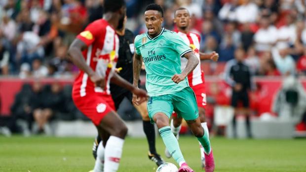 Militao destaca en la defensa de tres