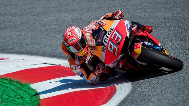 Marc Márquez conjura la maldición de Austria con un récord