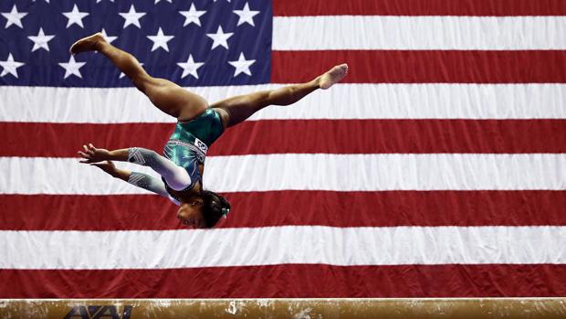 La última barbaridad de Simone Biles: primera mujer que hace un doble-triple