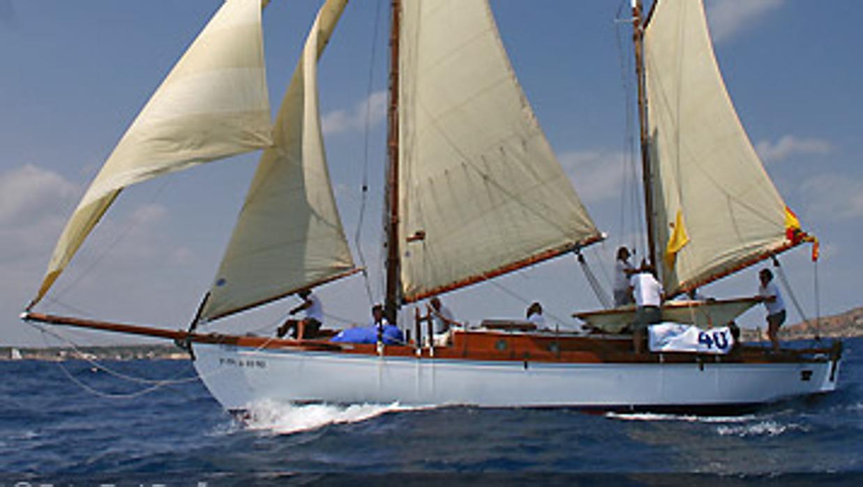 Los barcos clásicos y de época de la Regata Illes Balears Clàssics toman la Bahía de Palma