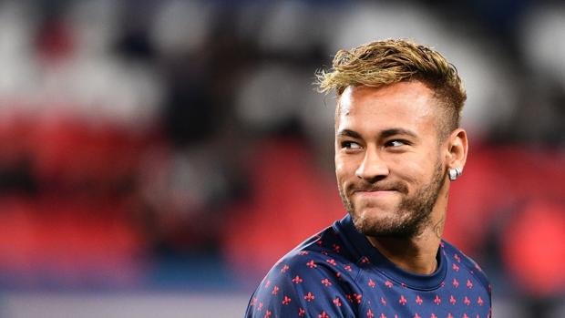 Leonardo, director deportivo del PSG, dice que no hay nada avanzado en las negociaciones sobre Neymar