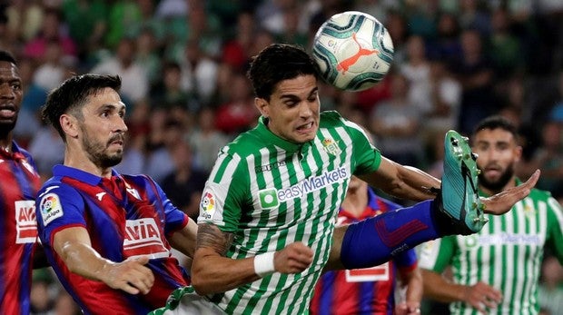 Betis y Eibar igualan un choque disputado y en el que faltó efectividad