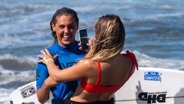 Nadia Erostarbe y Leticia Canales entran en el top 15 del Campeonato del Mundo de Surfing