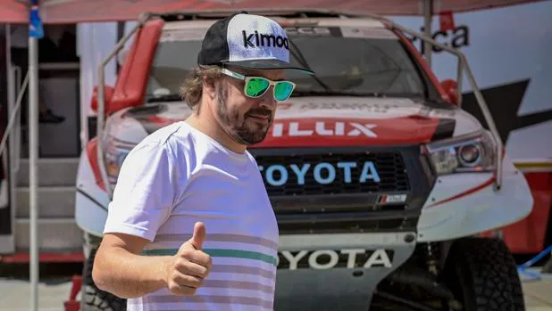Fernando Alonso se prepara en Qatar con Al-Attiyah