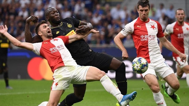 El Inter tropieza ante una obra maestra táctica del Slavia