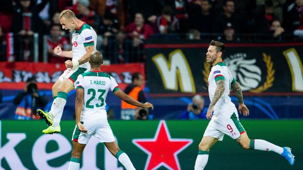 El Lokomotiv sorprende al Leverkusen