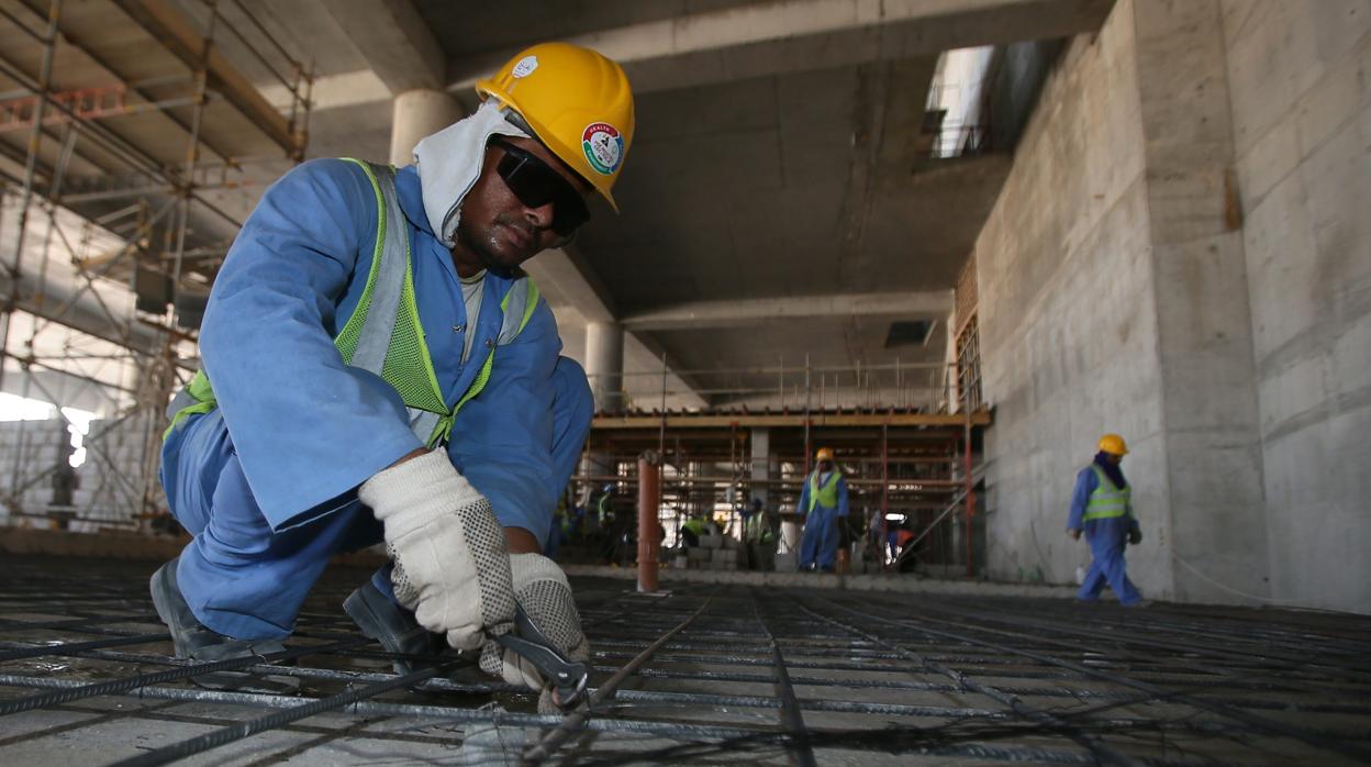 Critican las penosas condiciones de trabajo para el Mundial de Qatar 2022
