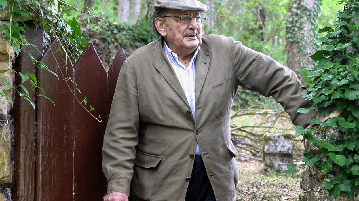 Miguel Delibes, en la localidad burgalesa de Sedano en una imagen de2006