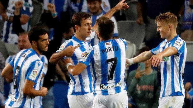 La Real Sociedad, segunda tras golear al Alavés