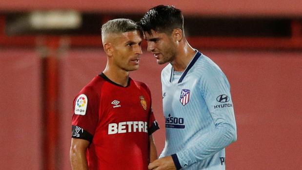 Salva Sevilla desvela lo que dijo a Morata antes de su roja y el delantero contradice su versión