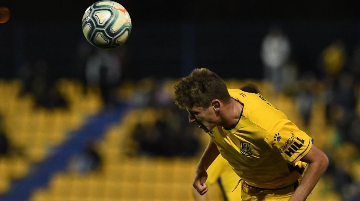 Alcorcón y Fuenlabrada empatan en Santo Domingo un derbi histórico