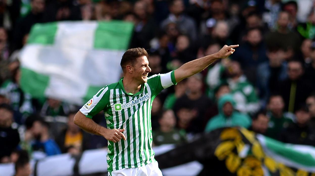 El Betis golea y se acerca a Europa