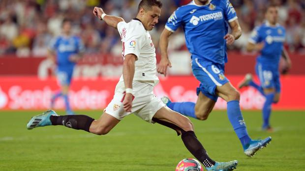 Chicharito y Ocampos definen el triunfo local en una gran segunda mitad