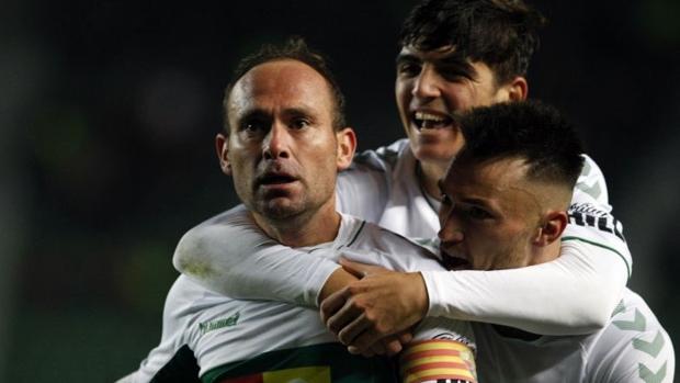 El Elche prolonga su buena racha y corta la del Racing