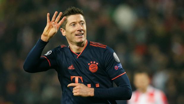 El Bayern golea con póker de Lewandowski