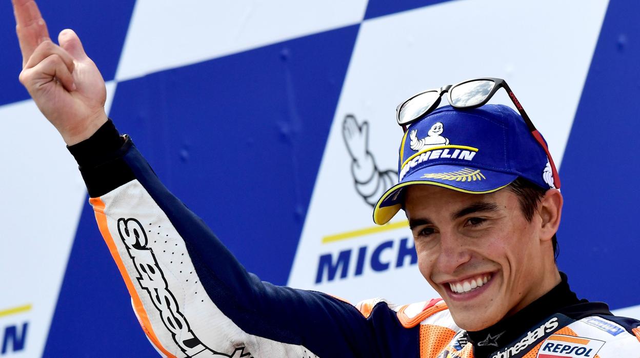 Los rivales se rinden a Márquez a las puertas de su sexto título