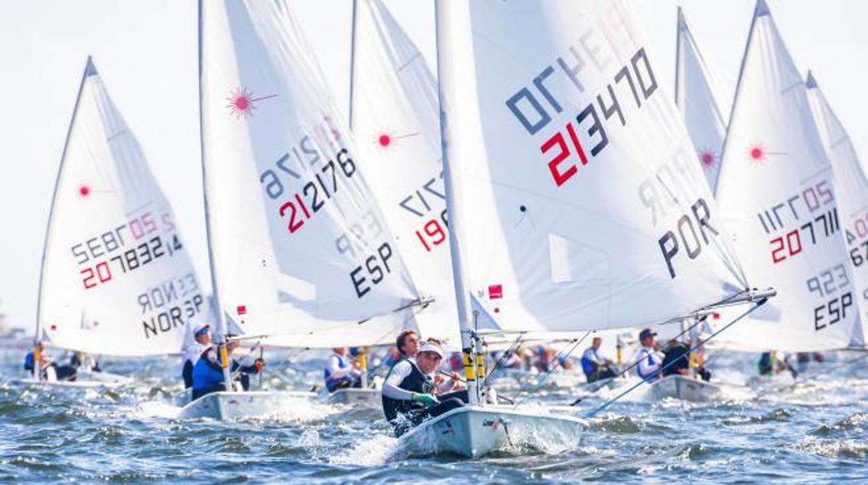 Jordi Lladó y Cristina Pujol acarician el título Nacional de Laser Radial en La Manga