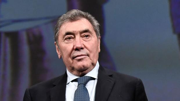 Eddy Merckx, hospitalizado tras darse un golpe en la cabeza al caer de la bicicleta