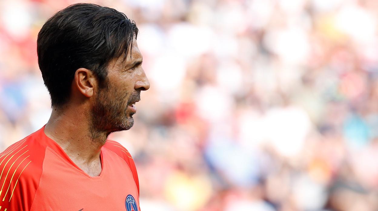 Gianlugi Buffon, con los colores del PSG