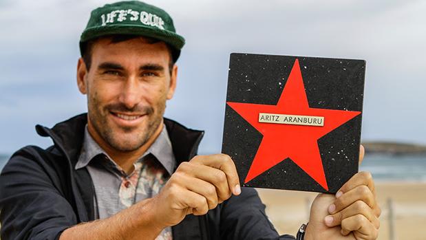 Aritz Aranburu ya tiene su Estrella en el "Surfing Hall of Fame" español