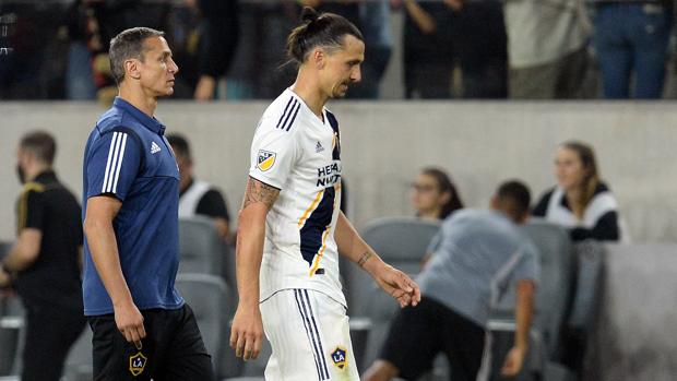 Ibrahimovic, feo gesto a un hincha y el último vacile