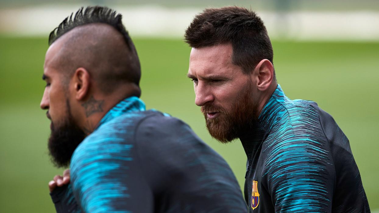 Arturo Vidal, con Messi