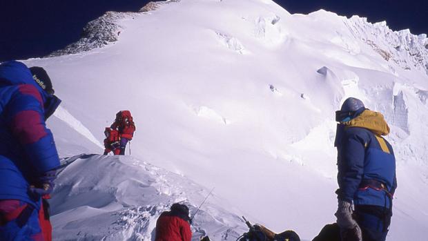 El montañero español falleció por agotamiento en el Himalaya