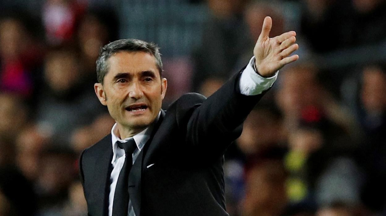 Ernesto Valverde gesticula desde la banda