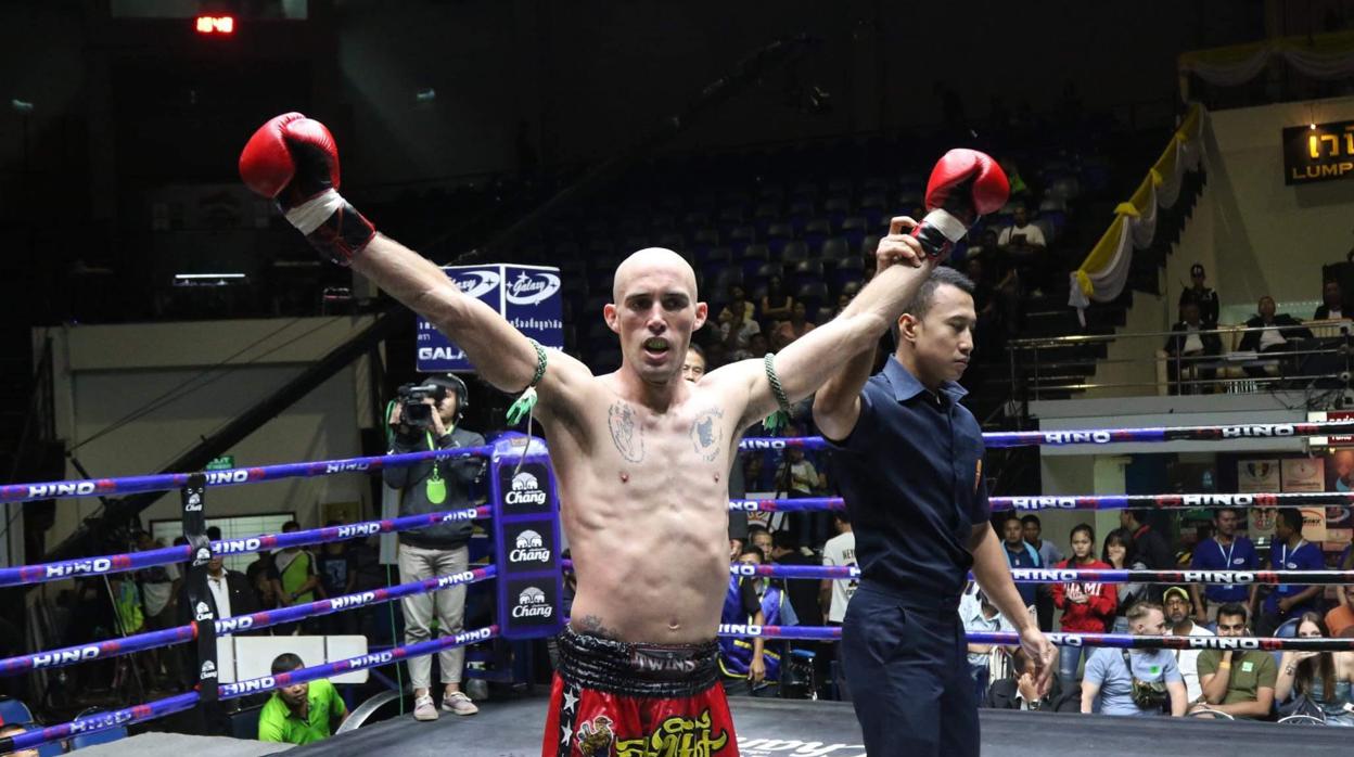 El gaditano Carlos Coello ganó en Lumpinee.