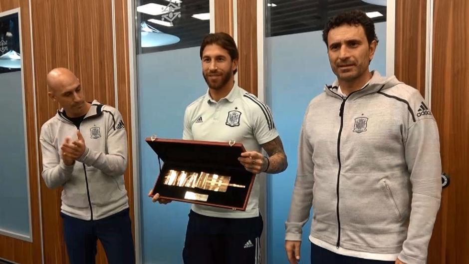 Sergio Ramos recoge el brazalete de capitán en el Parador Hotel Atlántico de Cádiz