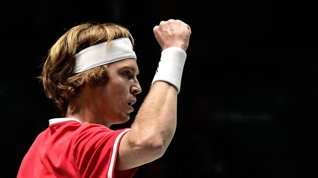 Un inagotable Rublev supera a Bautista y suma el primer punto para Rusia