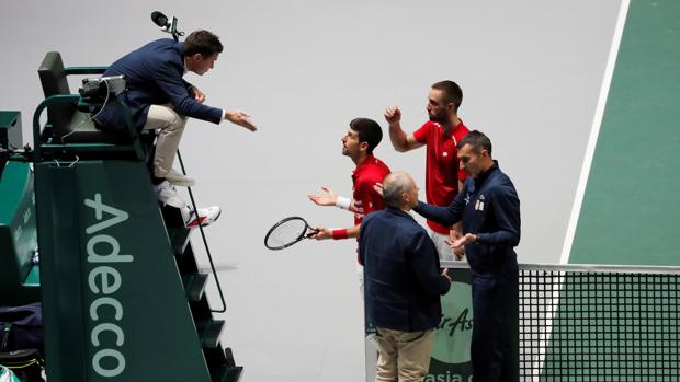 Tremendo enfado de Djokovic al perder su saque