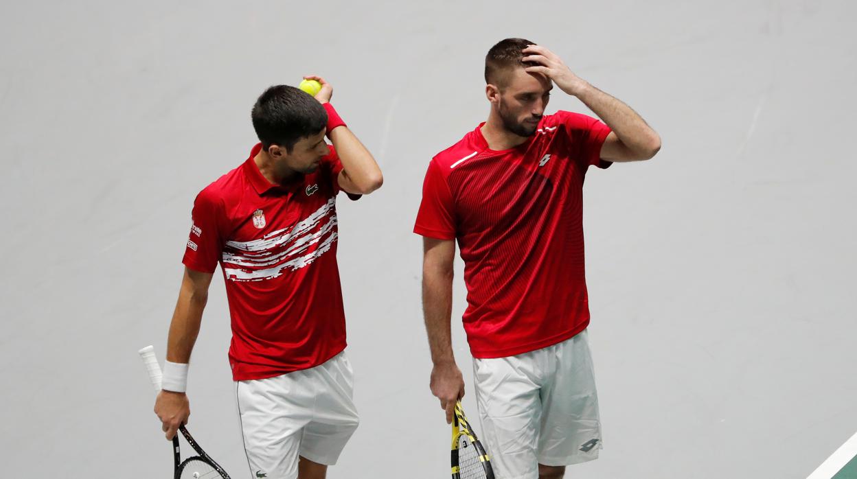 Djokovic y Troicki, durante el partido de dobles contra Rusia